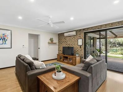 38 Bridgewater Dr, Kallaroo WA 6025