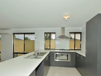 13 Catani Way, Lakelands WA 6180