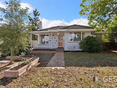 8 Sproxton Way, Embleton WA 6062