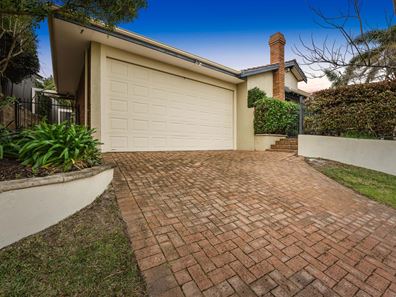 4 Harrington Crescent, Leeming WA 6149