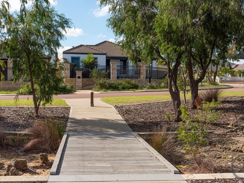 37 Karri Karri Pass, Lakelands