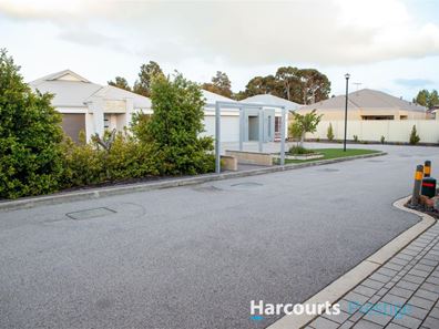 9/11 Carnation Street, Canning Vale WA 6155