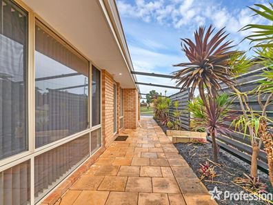 1 Hanretty Street, Warnbro WA 6169