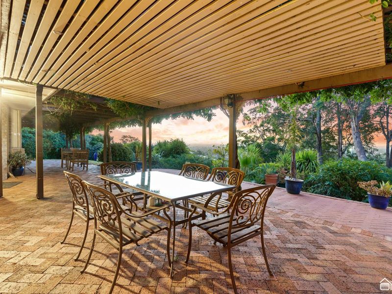 16 Chardonnay Grove, Mount Nasura