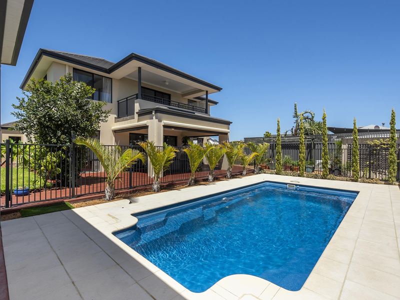 35 Monroe Cross, Aveley
