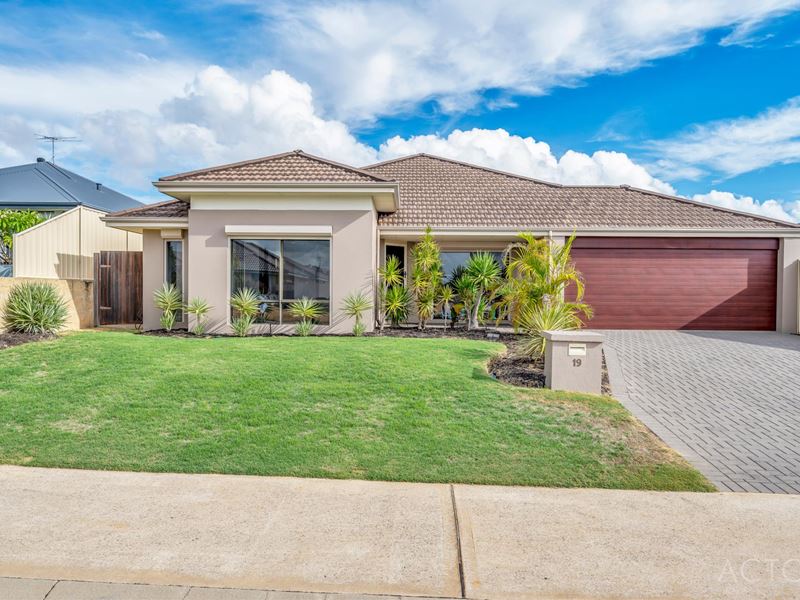 19 Woorabinda Rise, Lakelands