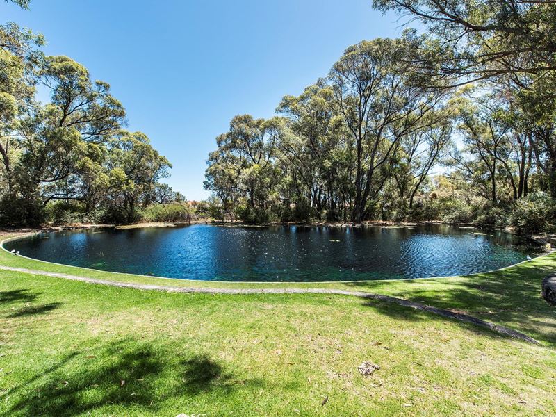 5 Lennox Drive, Secret Harbour