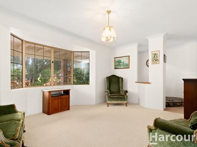 6 Brigadoon Close, Halls Head WA 6210