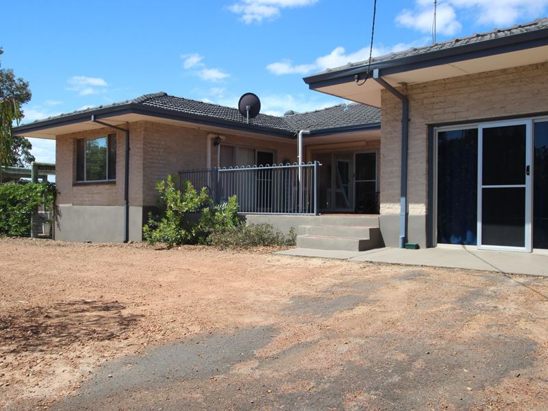 66 Fouracre Street, Waroona WA 6215