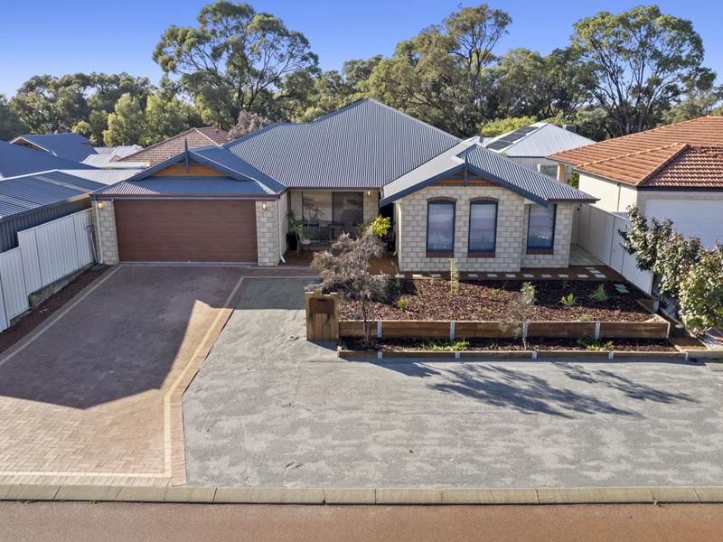 11 Royston Way, Lakelands WA 6180