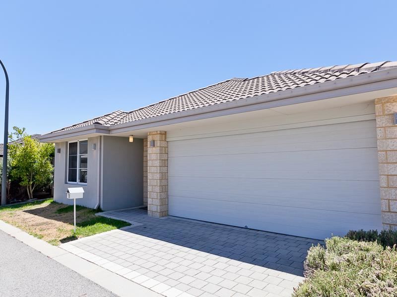 19 Sachem Bend, Piara Waters