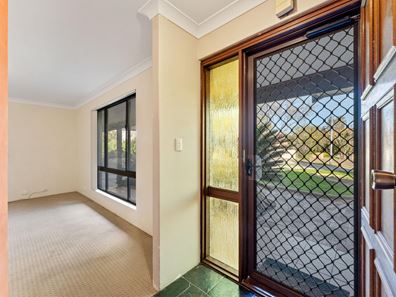 24 Berson Court, Lake Coogee WA 6166