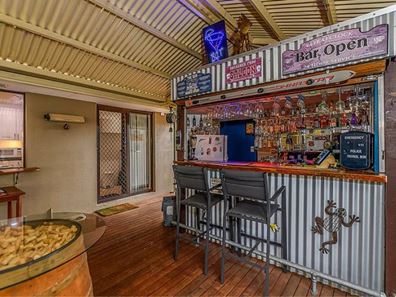 16 Voyager Court, Cooloongup WA 6168