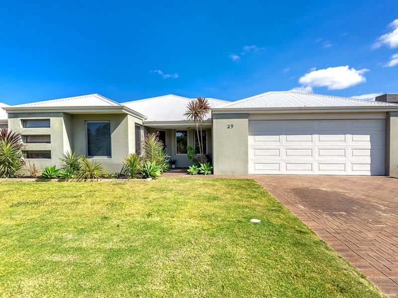 29 Chamberlain  Grove, Millbridge