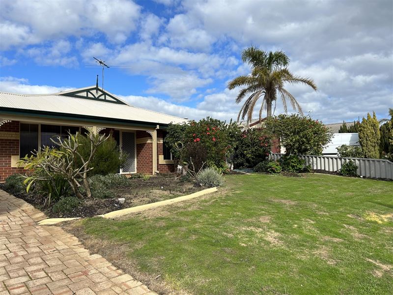 28 Floribunda Avenue, Halls Head WA 6210