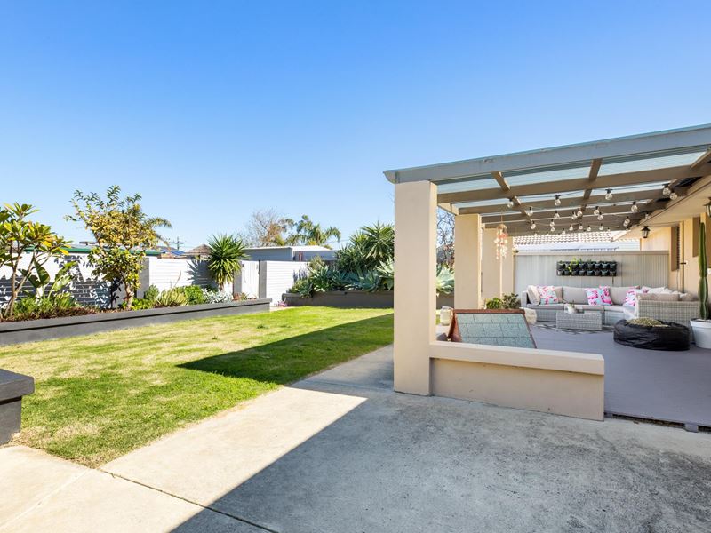 4 Seabird Place, Craigie WA 6025