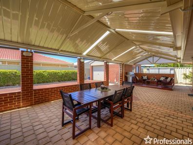 8 Tungsten Court, Forrestfield WA 6058