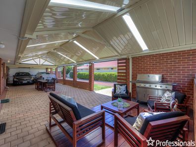 8 Tungsten Court, Forrestfield WA 6058