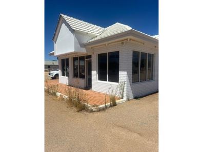 1 Woolgar Avenue, Merredin WA 6415