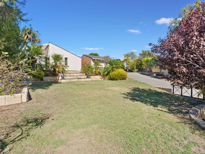 16 Brompton Place, Alexander Heights