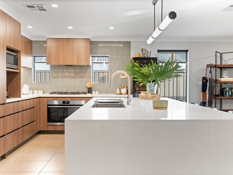 17 Corvus Road, Tapping
