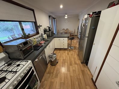 16 Murray Drive, Withers WA 6230
