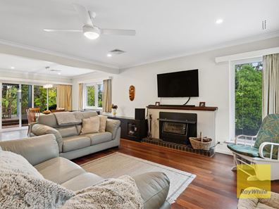 25 Seaview Terrace, Kalamunda WA 6076
