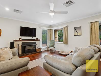 25 Seaview Terrace, Kalamunda WA 6076