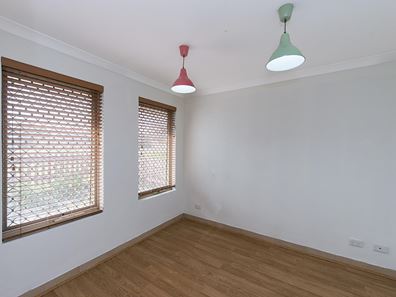 2/4 Hillcrest Road, Kewdale WA 6105