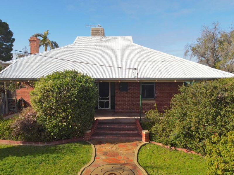 21 Quinlan  Street, Wongan Hills WA 6603