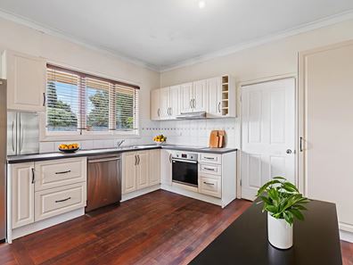 38 Kennerly Street, Cloverdale WA 6105