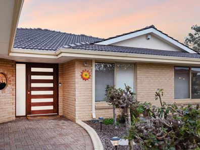 16 Bredgar Way, Marangaroo WA 6064
