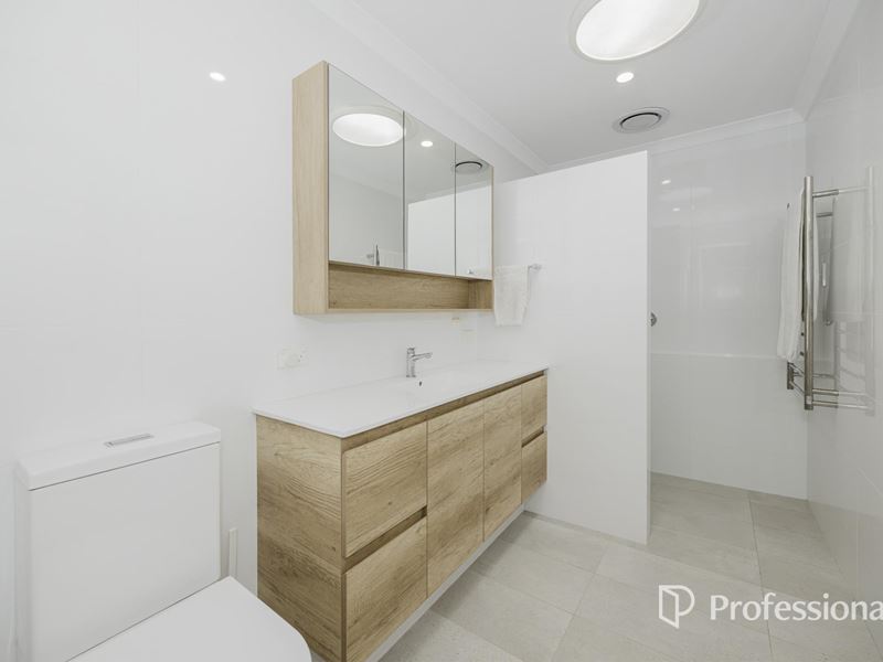 2/12 Shakespeare Avenue, Balcatta