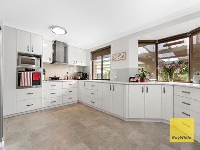 32 Kestrel Way, Thornlie WA 6108
