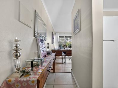 15/14 Canham Way, Orelia WA 6167