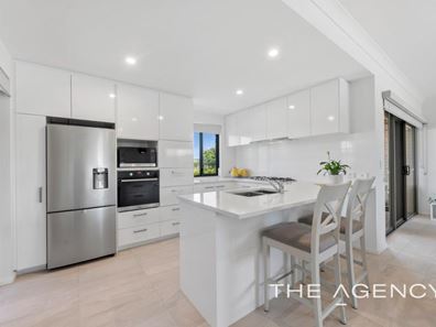 154/100 Clementine Boulevard, Treeby WA 6164