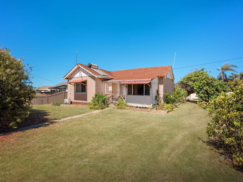 6 Whitfield Street, Beachlands WA 6530