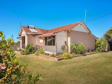 6 Whitfield Street, Beachlands WA 6530