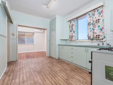6 Whitfield Street, Beachlands WA 6530