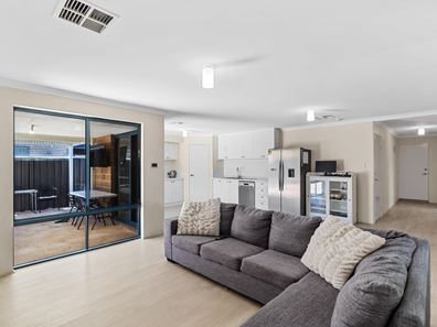 3 Barrington Approach, Lakelands WA 6180