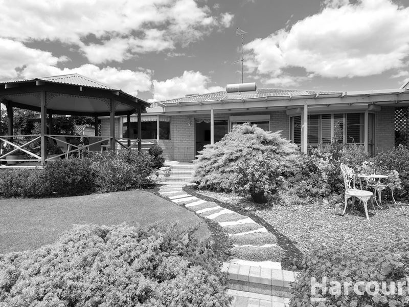 40 Waterside Drive, Dudley Park WA 6210