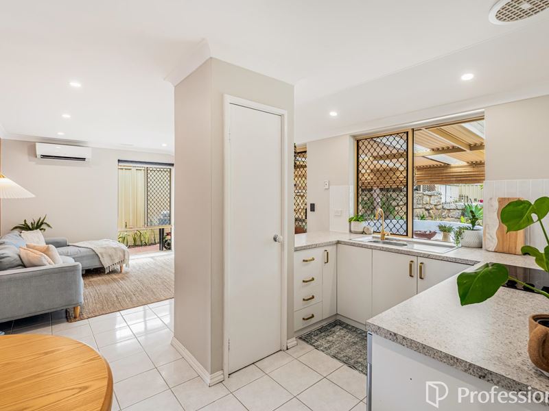 14 Larsson Walk, Clarkson WA 6030