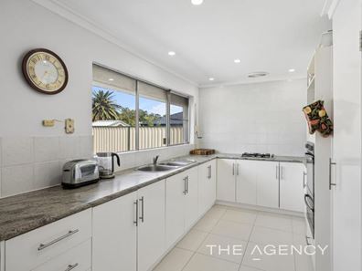 30 Ellesmere Road, Swan View WA 6056