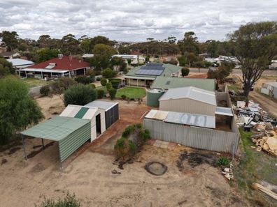 35 Jennaberring  Road, Quairading WA 6383