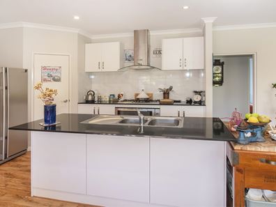 17 Lumber Crescent, Karridale WA 6288