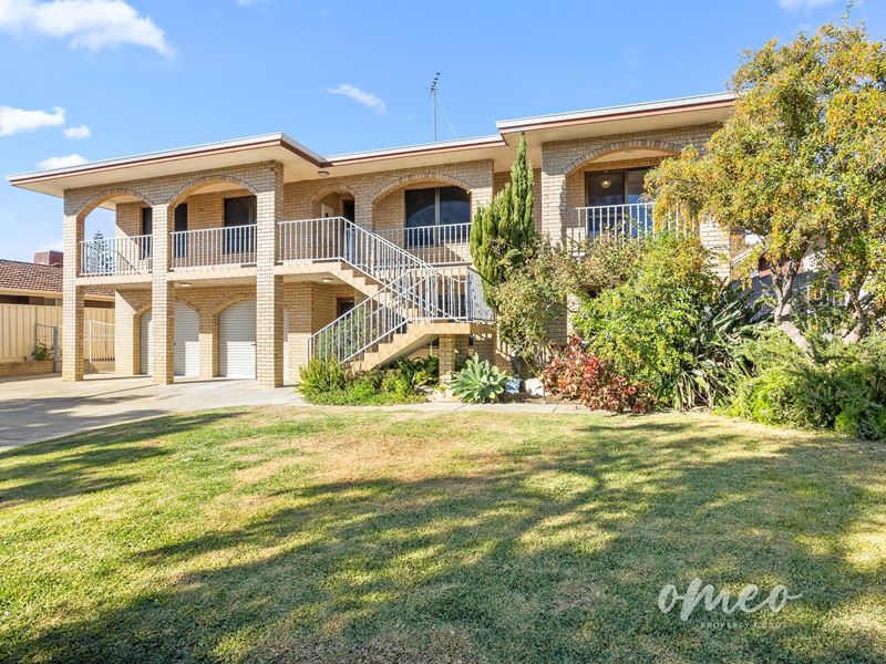 4 Steinbeck Place, Spearwood WA 6163
