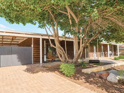 15 Shields Crescent, Wongan Hills WA 6603