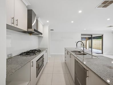 17 Clearwater Drive, Southern River WA 6110
