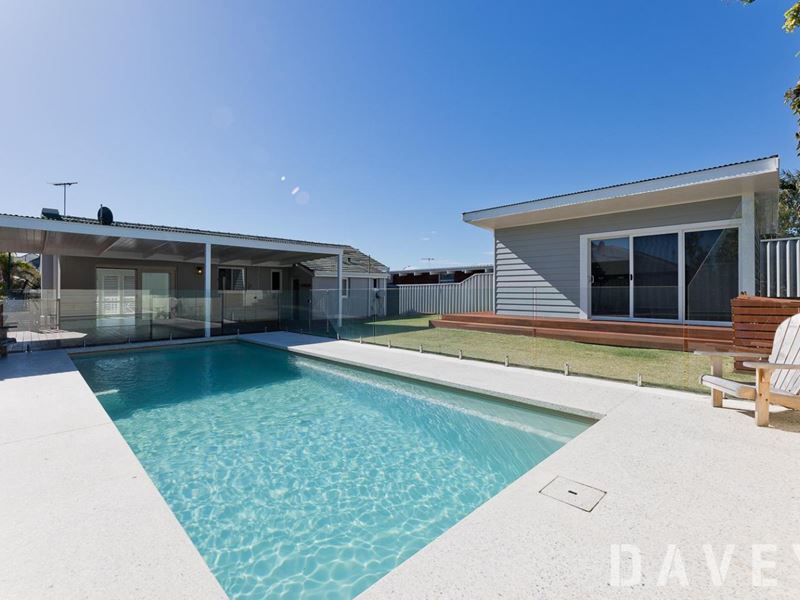 24 Belhus Drive, Trigg WA 6029