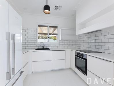 24 Belhus Drive, Trigg WA 6029